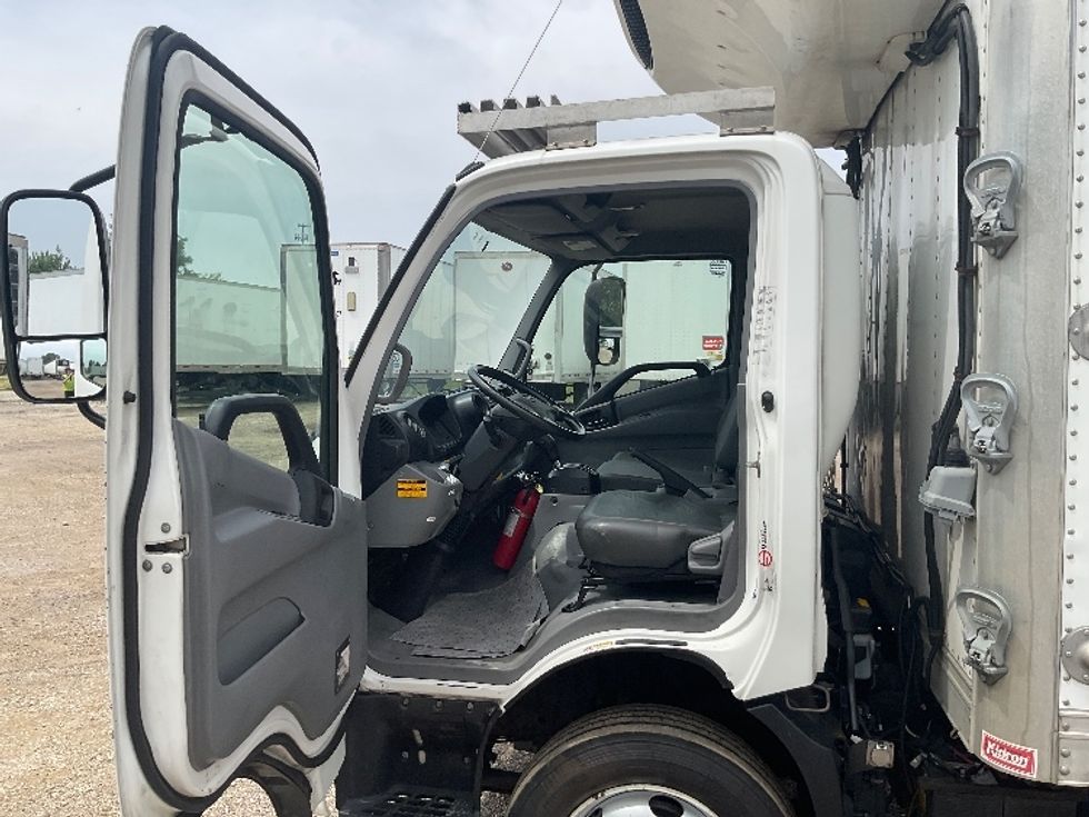 Refrigerated Truck-Light and Medium Duty Trucks-Hino-2020-195-La Porte-IN-148,301\n\t\tmiles-$ 43,750 - Image 16