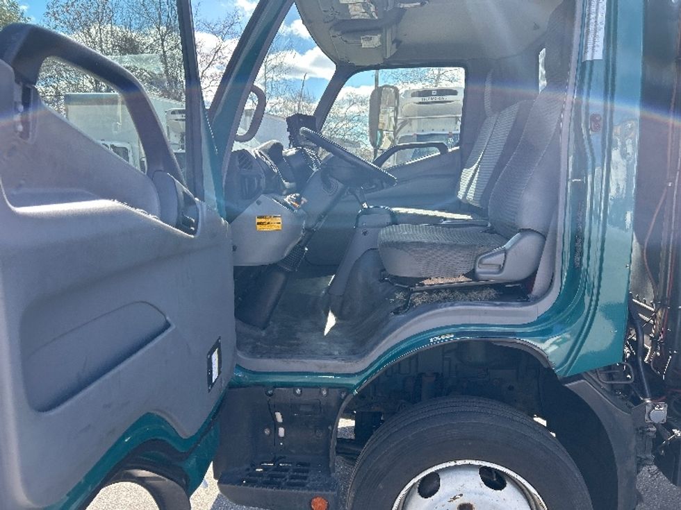 Refrigerated Truck-Light and Medium Duty Trucks-Hino-2020-195-Londonderry-NH-86,320\n\t\tmiles-$ 49,500 - Image 16