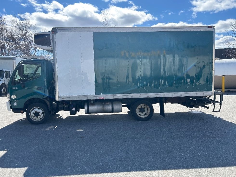 Refrigerated Truck-Light and Medium Duty Trucks-Hino-2020-195-Londonderry-NH-86,320\n\t\tmiles-$ 49,500 - Image 4