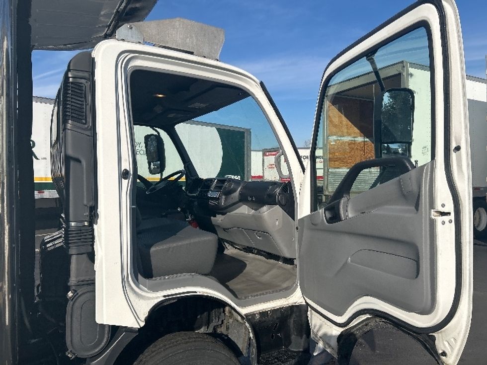 Refrigerated Truck-Light and Medium Duty Trucks-Hino-2020-195-Louisville-KY-114,714\n\t\tmiles-$ 53,500 - Image 18