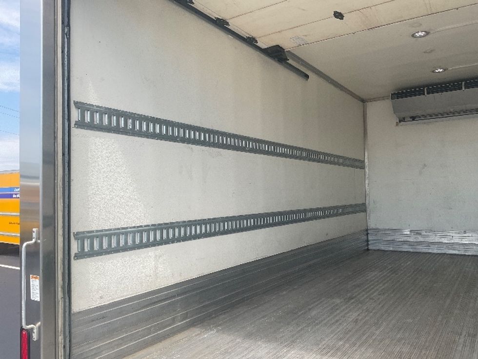 Refrigerated Truck-Light and Medium Duty Trucks-Hino-2020-195-Madison-AL-132,444\n\t\tmiles-$ 55,250 - Image 11