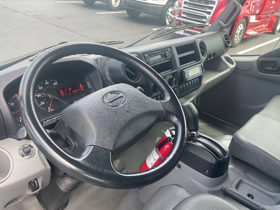 Refrigerated Truck-Light and Medium Duty Trucks-Hino-2020-195-Madison-AL-132,444\n\t\tmiles-$ 55,250 - Image 17