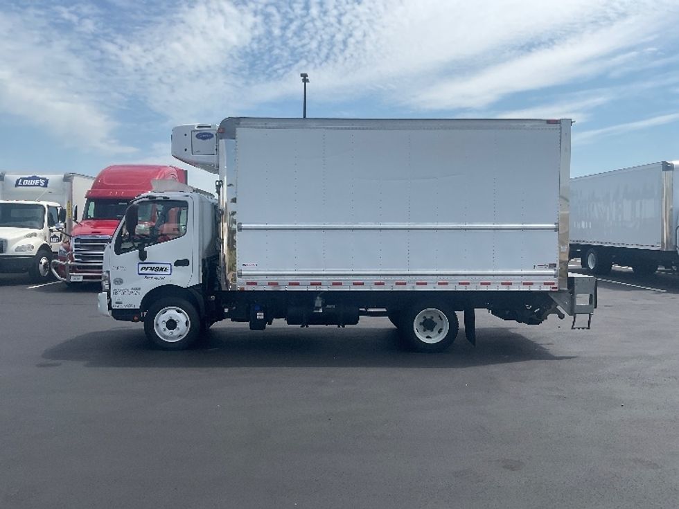 Refrigerated Truck-Light and Medium Duty Trucks-Hino-2020-195-Madison-AL-132,444\n\t\tmiles-$ 55,250 - Image 4