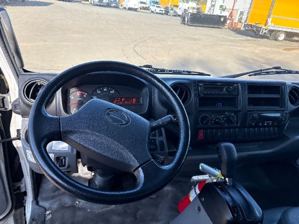 Refrigerated Truck-Light and Medium Duty Trucks-Hino-2020-195-Mebane-NC-129,629\n\t\tmiles-$ 54,250 - Image 17