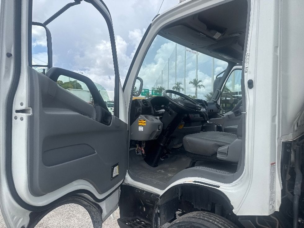 Refrigerated Truck-Light and Medium Duty Trucks-Hino-2020-195-Medley-FL-24,678\n\t\tmiles-$ 63,750 - Image 15