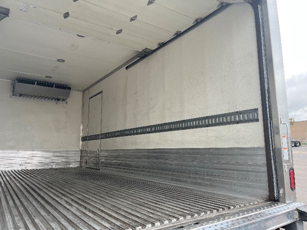 Refrigerated Truck-Light and Medium Duty Trucks-Hino-2020-195-Mississauga-ON-174,071\n\t\tkm-$ 72,500 - Image 11