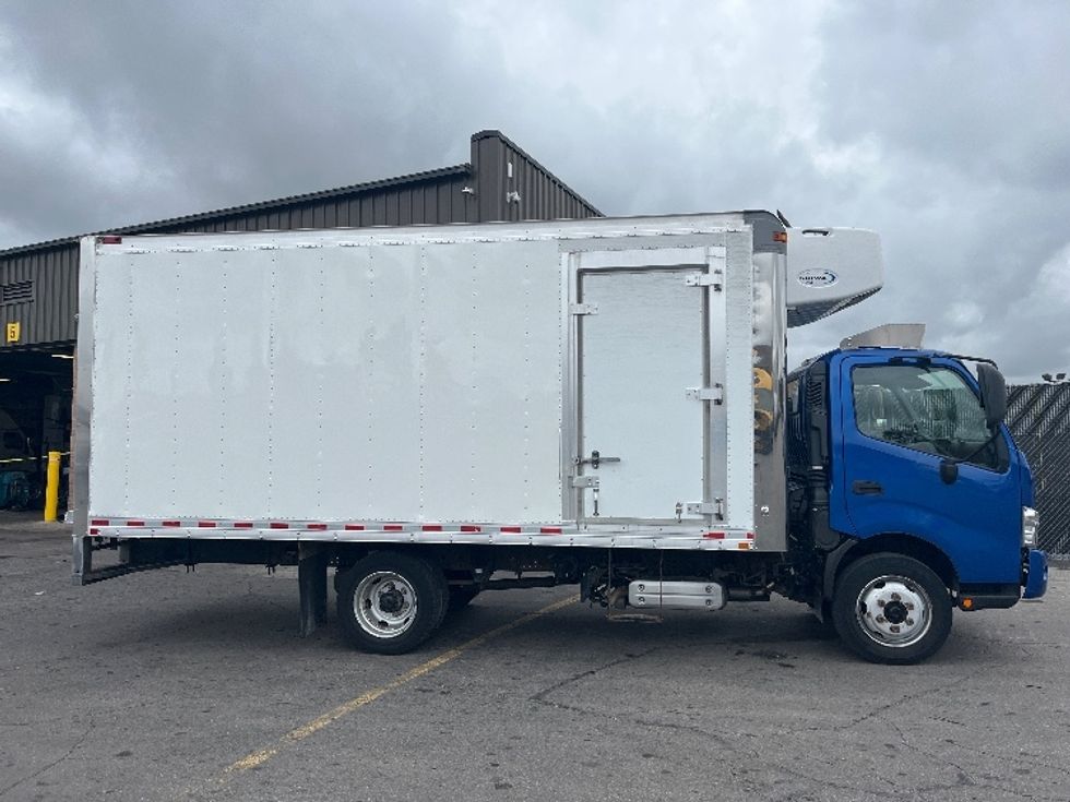 Refrigerated Truck-Light and Medium Duty Trucks-Hino-2020-195-Mississauga-ON-174,071\n\t\tkm-$ 72,500 - Image 14
