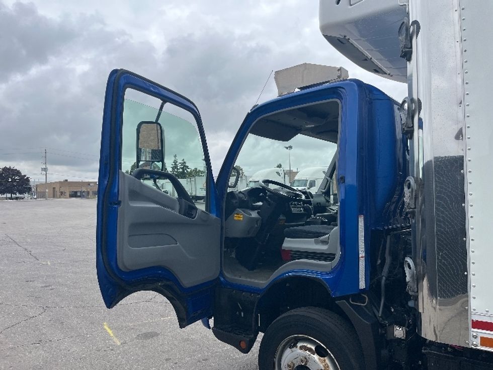 Refrigerated Truck-Light and Medium Duty Trucks-Hino-2020-195-Mississauga-ON-174,071\n\t\tkm-$ 72,500 - Image 15