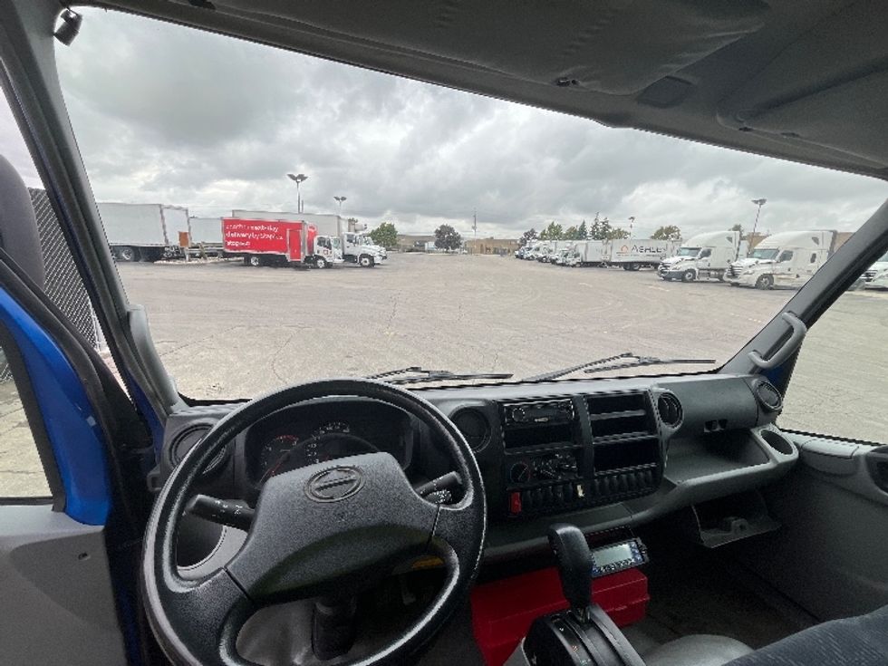 Refrigerated Truck-Light and Medium Duty Trucks-Hino-2020-195-Mississauga-ON-174,071\n\t\tkm-$ 72,500 - Image 17