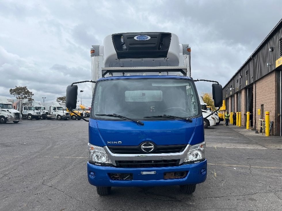 Refrigerated Truck-Light and Medium Duty Trucks-Hino-2020-195-Mississauga-ON-174,071\n\t\tkm-$ 72,500 - Image 2