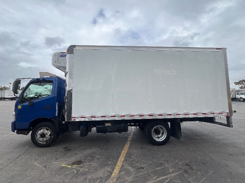 Refrigerated Truck-Light and Medium Duty Trucks-Hino-2020-195-Mississauga-ON-174,071\n\t\tkm-$ 72,500 - Image 4