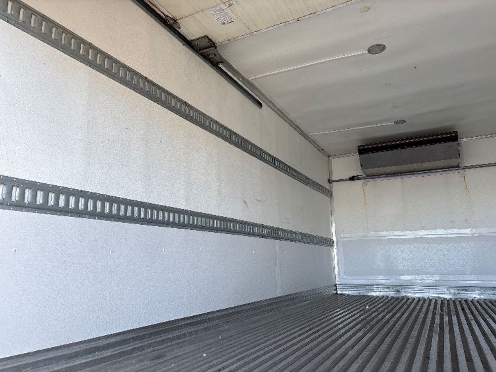 Refrigerated Truck-Light and Medium Duty Trucks-Hino-2020-195-Mississauga-ON-175,823\n\t\tkm-$ 71,000 - Image 11