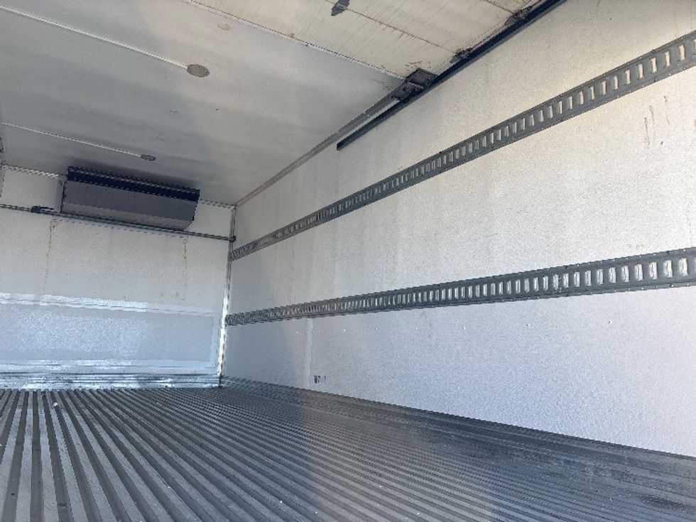 Refrigerated Truck-Light and Medium Duty Trucks-Hino-2020-195-Mississauga-ON-175,823\n\t\tkm-$ 71,000 - Image 12