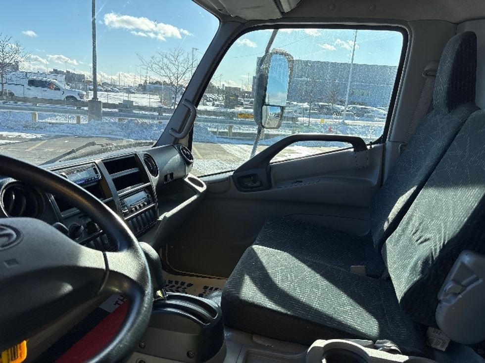 Refrigerated Truck-Light and Medium Duty Trucks-Hino-2020-195-Mississauga-ON-175,823\n\t\tkm-$ 71,000 - Image 19