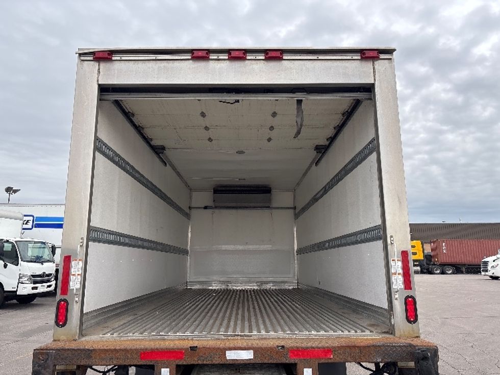 Refrigerated Truck-Light and Medium Duty Trucks-Hino-2020-195-Mississauga-ON-175,823\n\t\tkm-$ 71,000 - Image 8