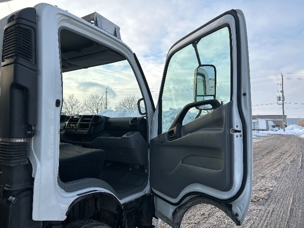 Refrigerated Truck-Light and Medium Duty Trucks-Hino-2020-195-Mississauga-ON-197,525\n\t\tkm-$ 70,000 - Image 19