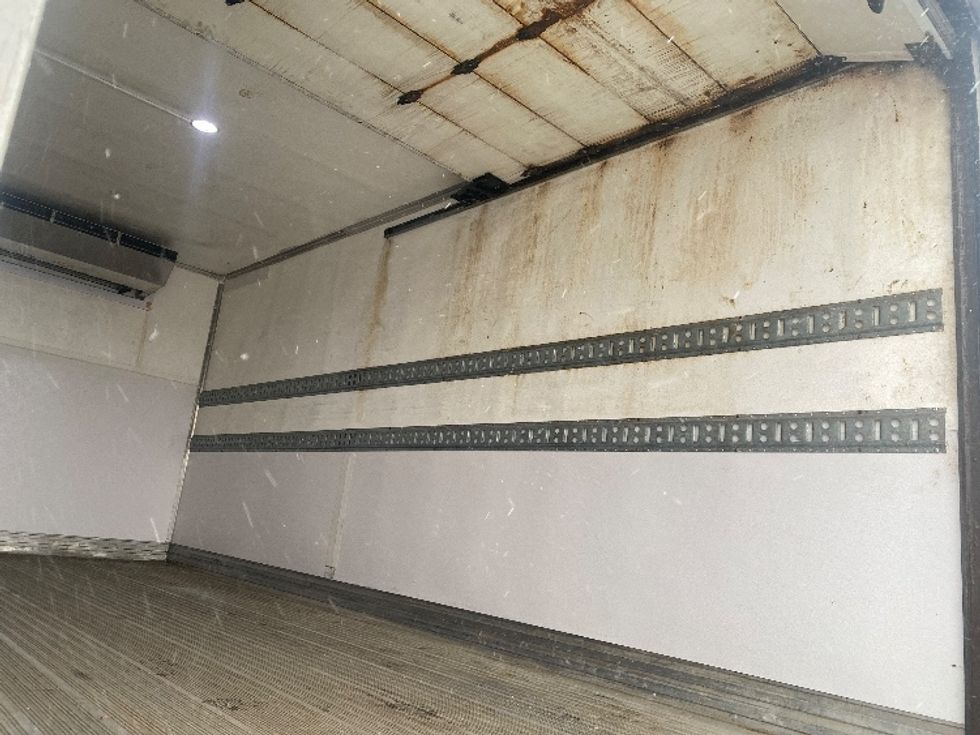 Refrigerated Truck-Light and Medium Duty Trucks-Hino-2020-195-Mississauga-ON-216,966\n\t\tkm-$ 67,500 - Image 12