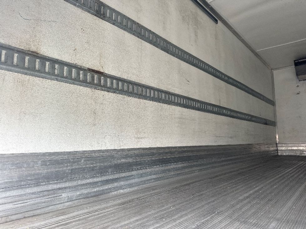 Refrigerated Truck-Light and Medium Duty Trucks-Hino-2020-195-Mississauga-ON-96,446\n\t\tkm-$ 82,500 - Image 11