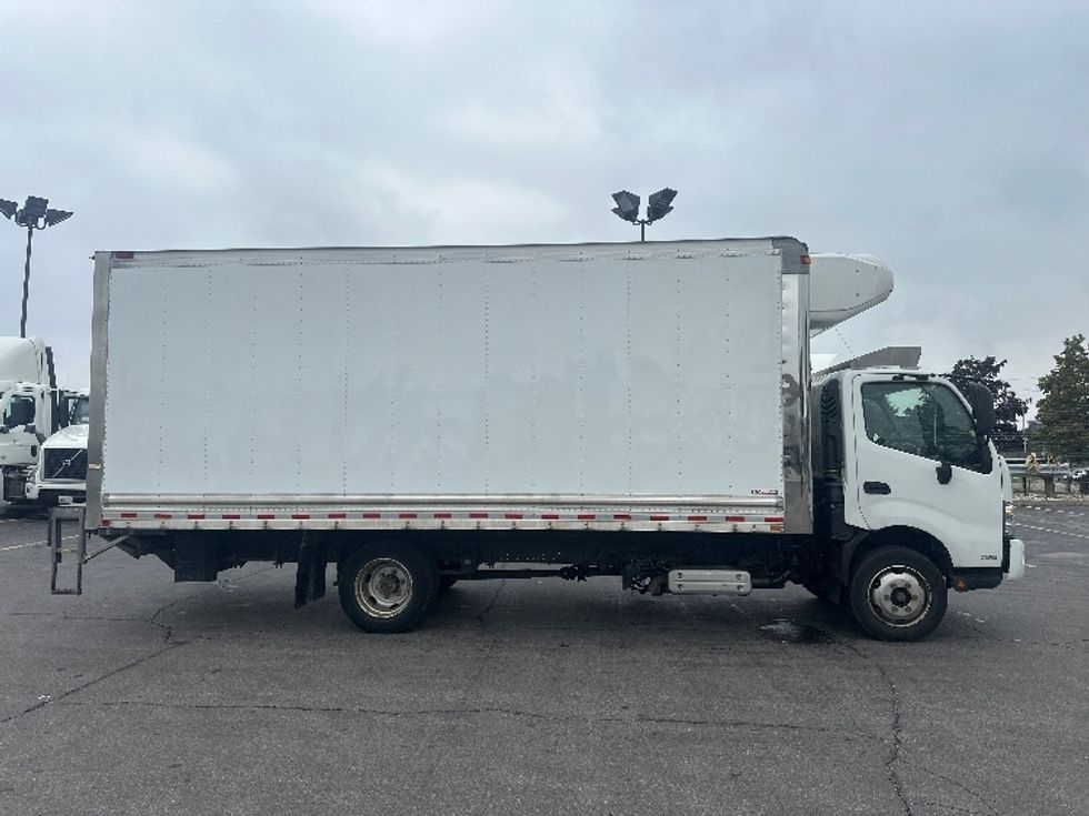 Refrigerated Truck-Light and Medium Duty Trucks-Hino-2020-195-Mississauga-ON-96,446\n\t\tkm-$ 82,500 - Image 15