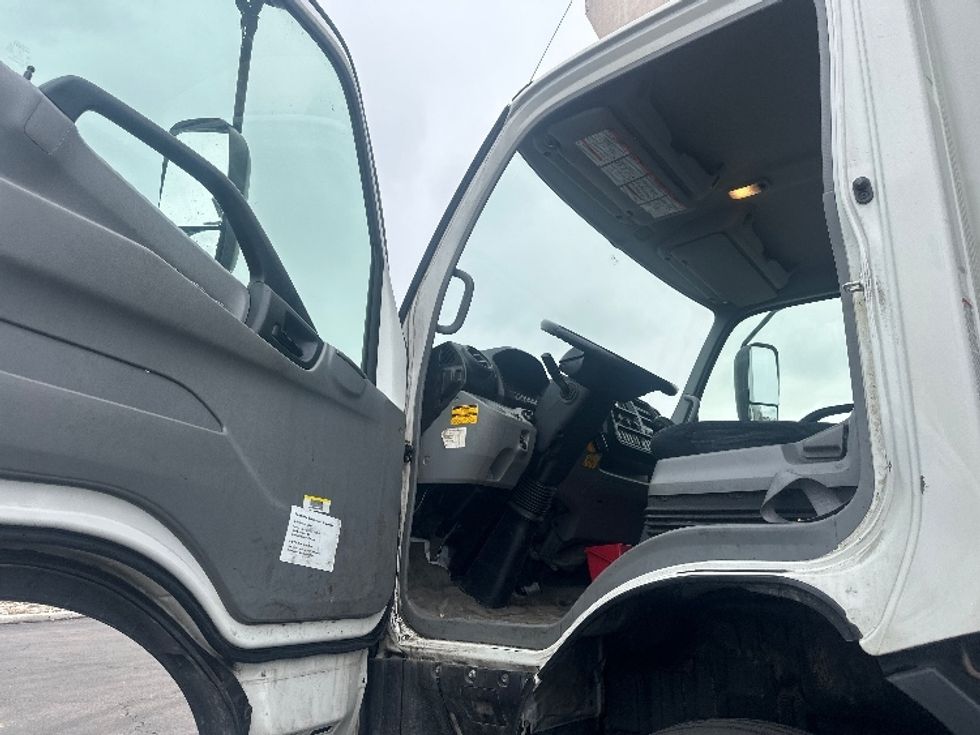 Refrigerated Truck-Light and Medium Duty Trucks-Hino-2020-195-Mississauga-ON-96,446\n\t\tkm-$ 82,500 - Image 16