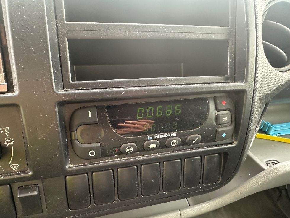 Refrigerated Truck-Light and Medium Duty Trucks-Hino-2020-195-Mississauga-ON-96,446\n\t\tkm-$ 82,500 - Image 24