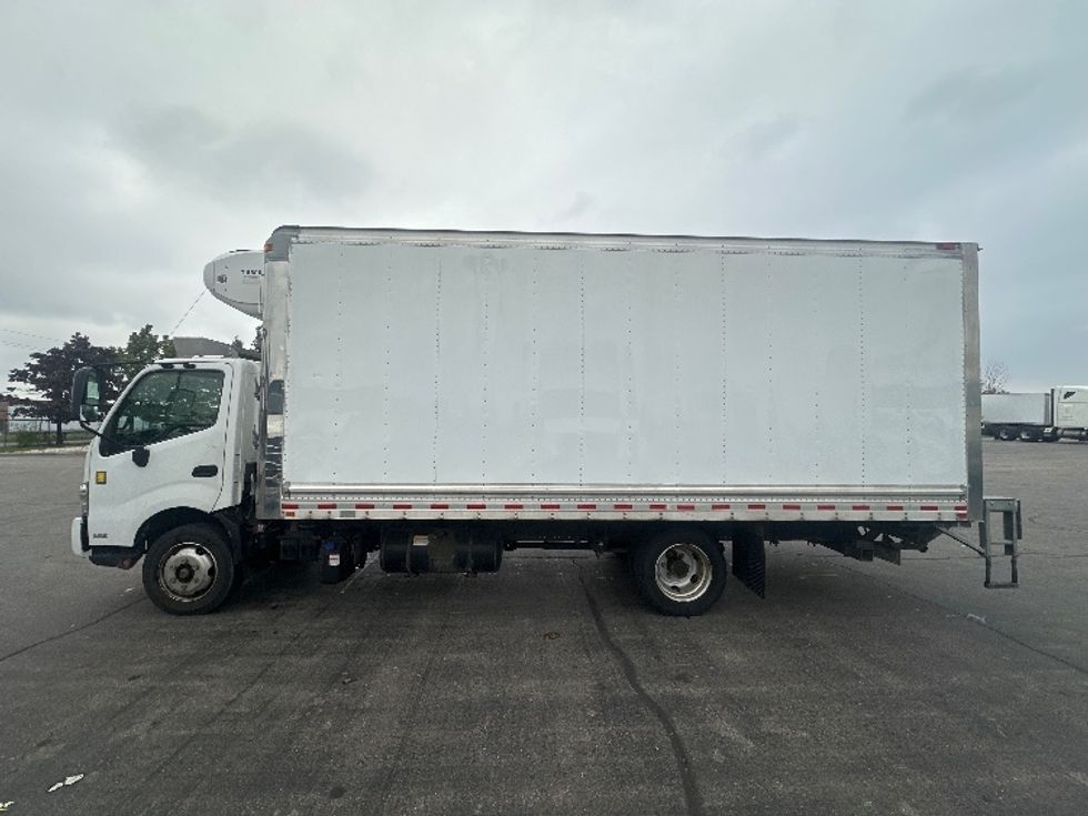 Refrigerated Truck-Light and Medium Duty Trucks-Hino-2020-195-Mississauga-ON-96,446\n\t\tkm-$ 82,500 - Image 4