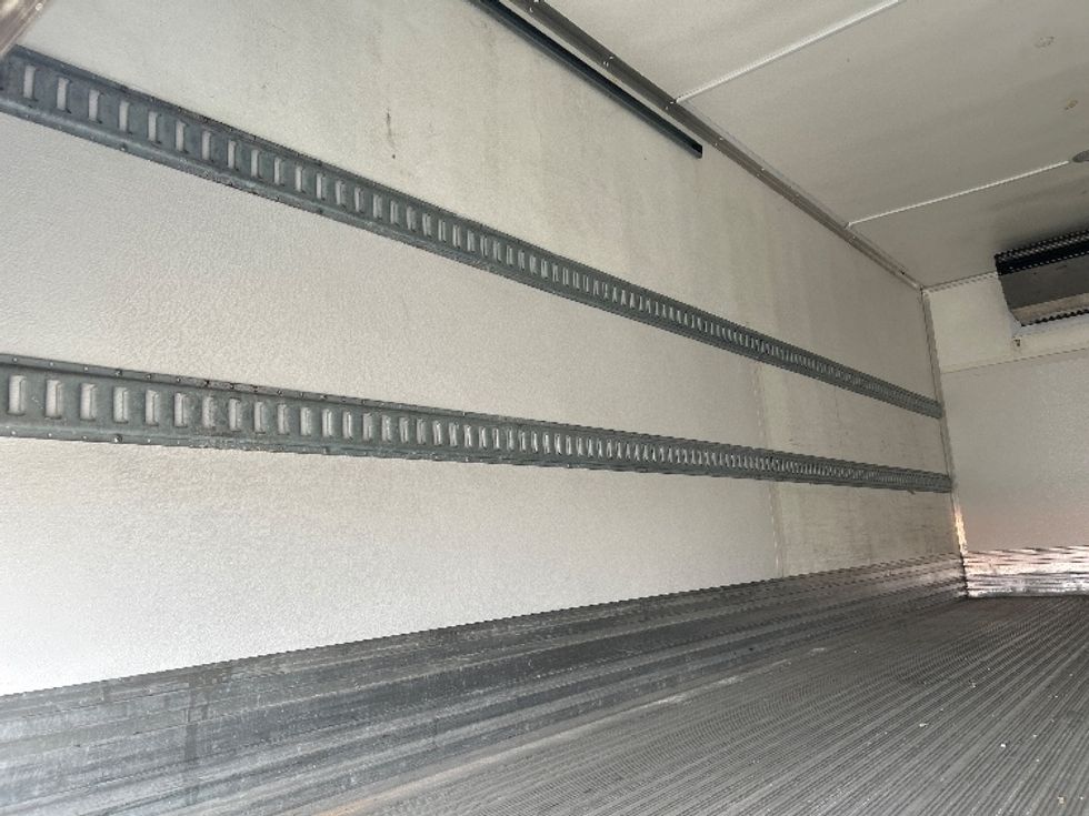 Refrigerated Truck-Light and Medium Duty Trucks-Hino-2020-195-Mississauga-ON-97,901\n\t\tkm-$ 82,250 - Image 11