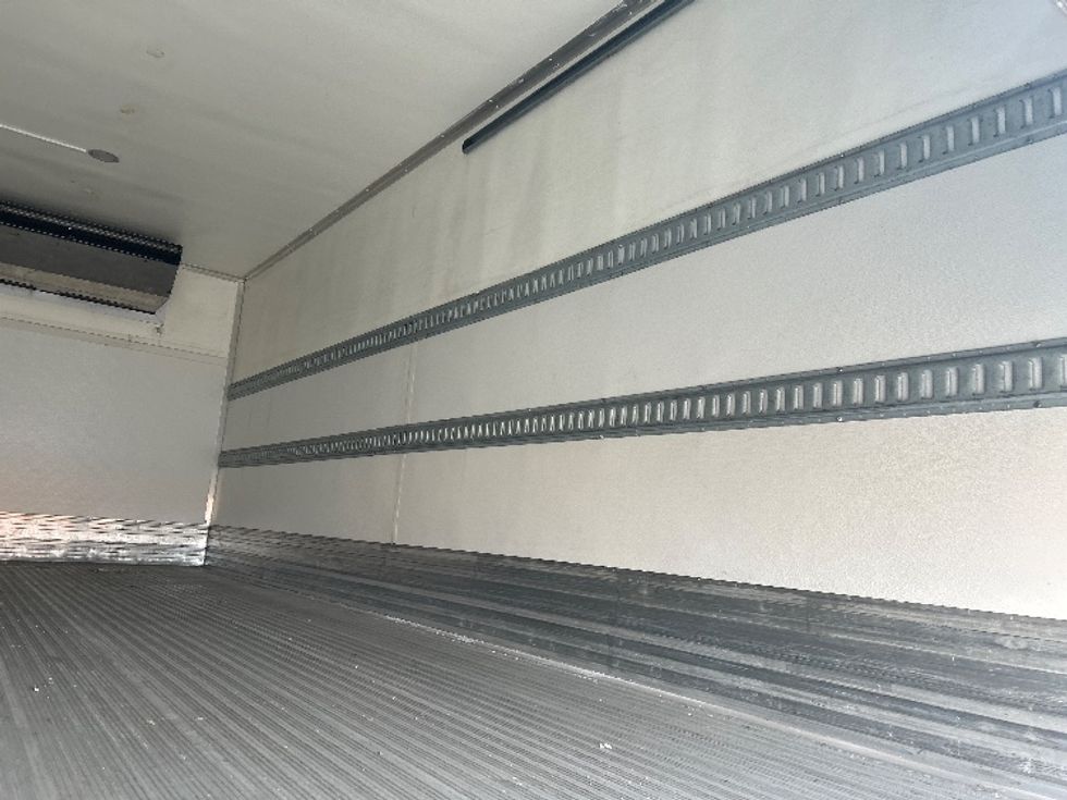 Refrigerated Truck-Light and Medium Duty Trucks-Hino-2020-195-Mississauga-ON-97,901\n\t\tkm-$ 82,250 - Image 12