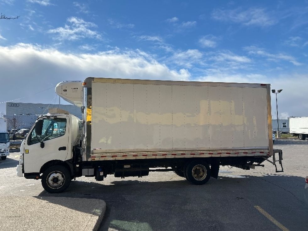 Refrigerated Truck-Light and Medium Duty Trucks-Hino-2020-195-Mississauga-ON-97,901\n\t\tkm-$ 82,250 - Image 4