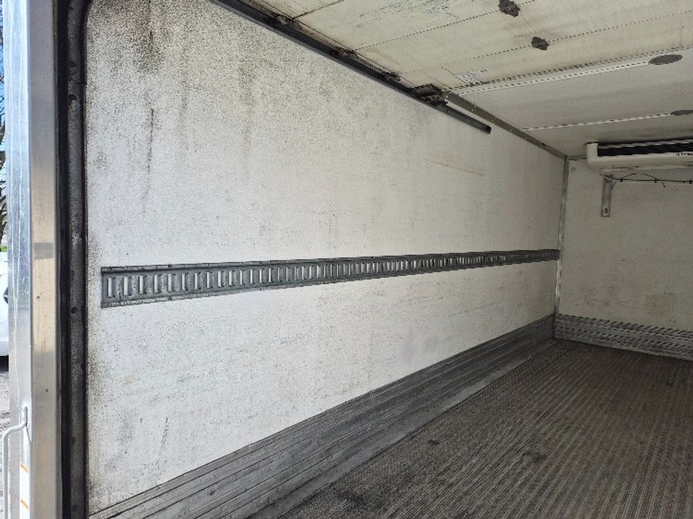 Refrigerated Truck-Light and Medium Duty Trucks-Hino-2020-195-Mississauga-ON-99,666\n\t\tkm-$ 81,000 - Image 11