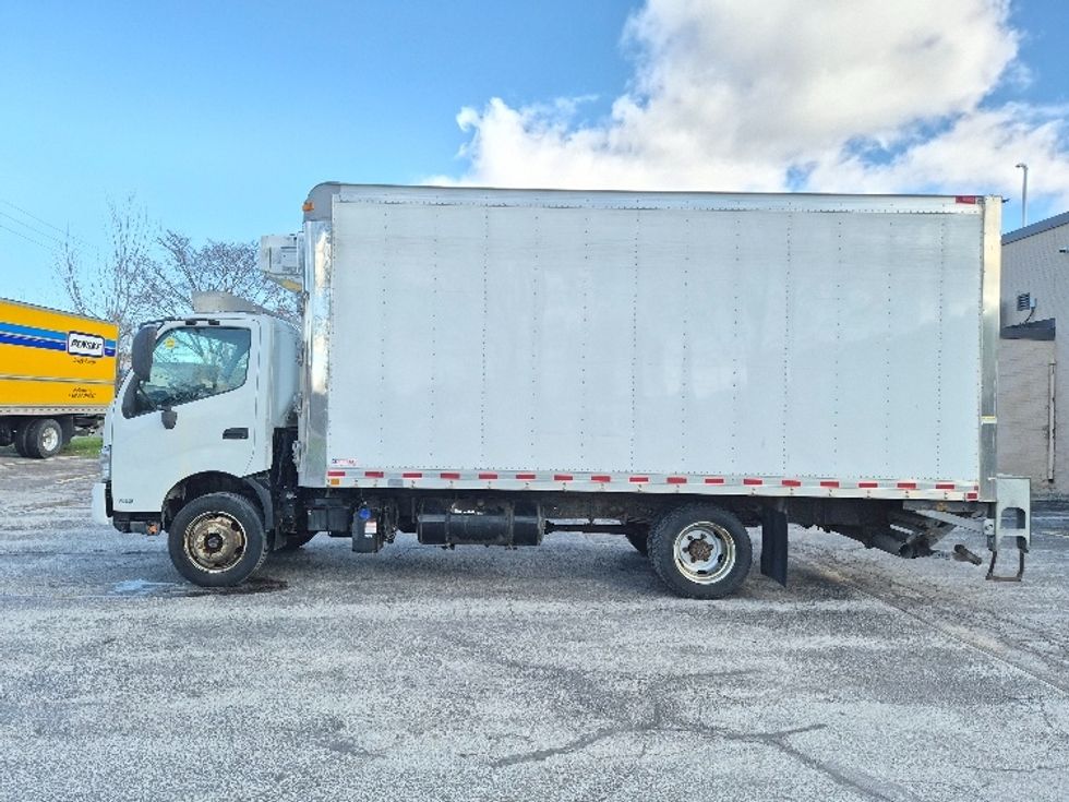 Refrigerated Truck-Light and Medium Duty Trucks-Hino-2020-195-Mississauga-ON-99,666\n\t\tkm-$ 81,000 - Image 4