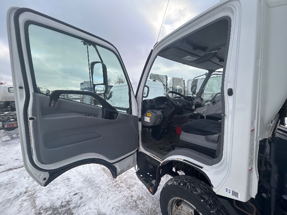 Refrigerated Truck-Light and Medium Duty Trucks-Hino-2020-195-Montreal-PQ-243,746\n\t\tkm-$ 62,500 - Image 15