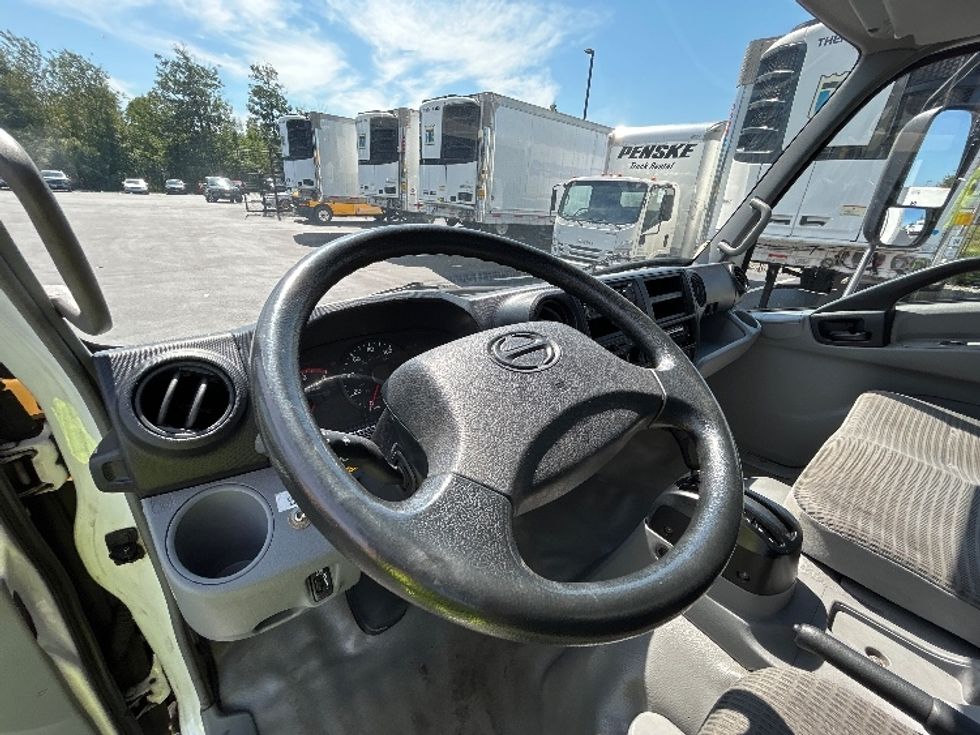 Refrigerated Truck-Light and Medium Duty Trucks-Hino-2020-195-Norton-MA-91,401\n\t\tmiles-$ 48,500 - Image 17
