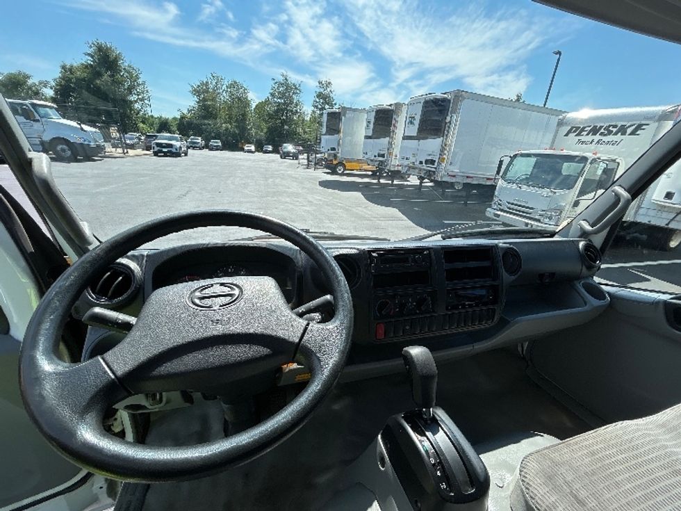 Refrigerated Truck-Light and Medium Duty Trucks-Hino-2020-195-Norton-MA-91,401\n\t\tmiles-$ 48,500 - Image 18