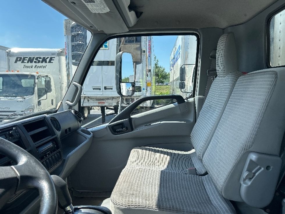 Refrigerated Truck-Light and Medium Duty Trucks-Hino-2020-195-Norton-MA-91,401\n\t\tmiles-$ 48,500 - Image 19