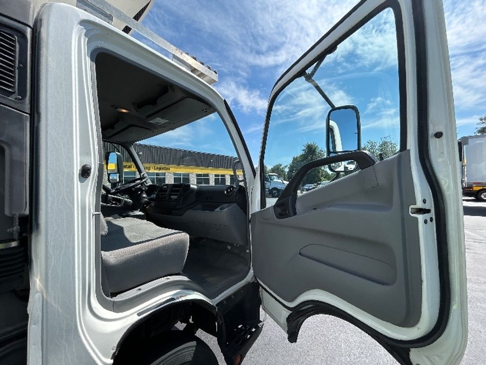 Refrigerated Truck-Light and Medium Duty Trucks-Hino-2020-195-Norton-MA-91,401\n\t\tmiles-$ 48,500 - Image 20