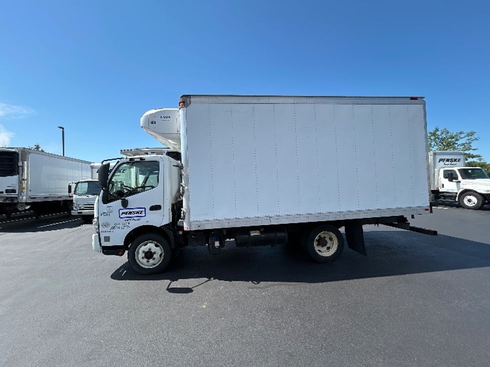 Refrigerated Truck-Light and Medium Duty Trucks-Hino-2020-195-Norton-MA-91,401\n\t\tmiles-$ 48,500 - Image 4
