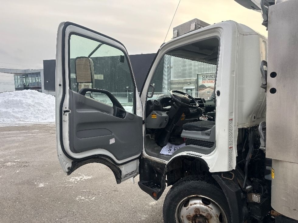 Refrigerated Truck-Light and Medium Duty Trucks-Hino-2020-195-Oshawa-ON-201,825\n\t\tkm-$ 69,500 - Image 15