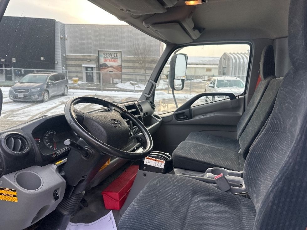 Refrigerated Truck-Light and Medium Duty Trucks-Hino-2020-195-Oshawa-ON-201,825\n\t\tkm-$ 69,500 - Image 16