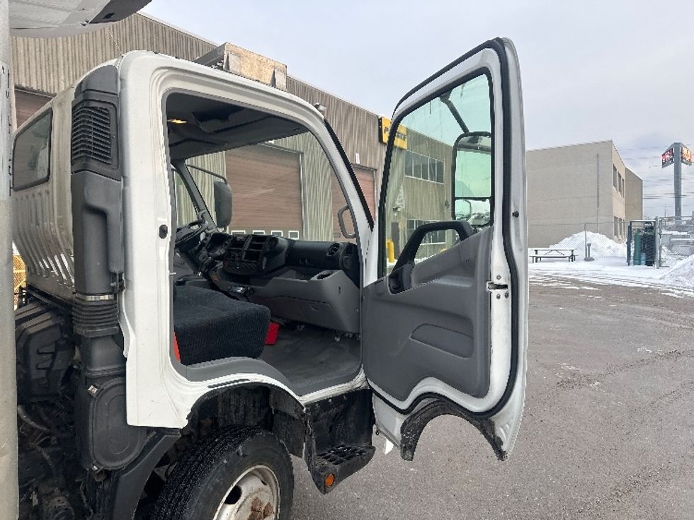 Refrigerated Truck-Light and Medium Duty Trucks-Hino-2020-195-Oshawa-ON-201,825\n\t\tkm-$ 69,500 - Image 19