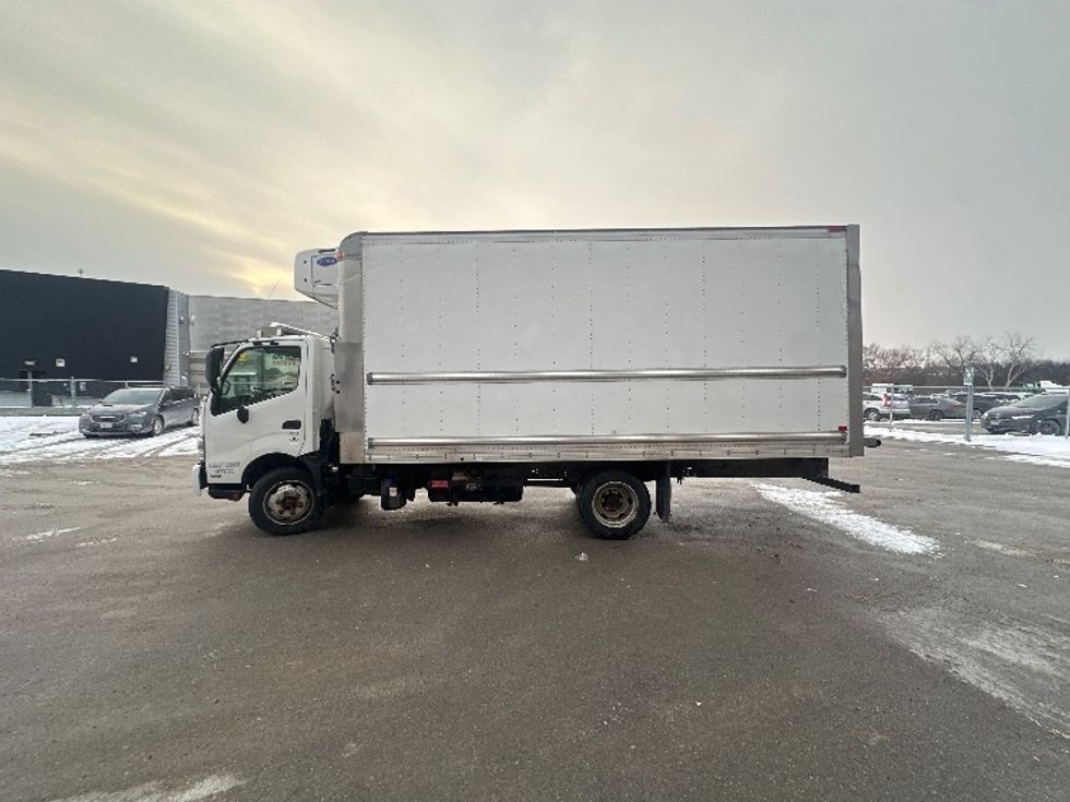 Refrigerated Truck-Light and Medium Duty Trucks-Hino-2020-195-Oshawa-ON-201,825\n\t\tkm-$ 69,500 - Image 4