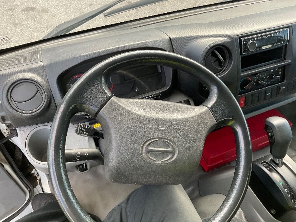 Refrigerated Truck-Light and Medium Duty Trucks-Hino-2020-195-Saint Laurent-PQ-104,921\n\t\tkm-$ 78,500 - Image 16