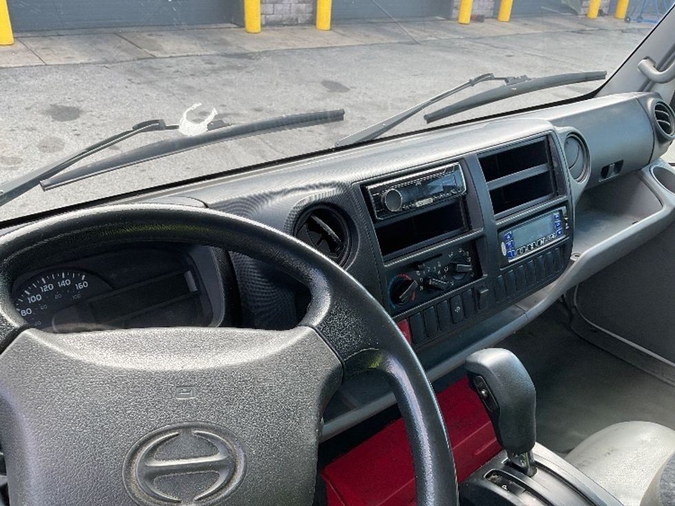 Refrigerated Truck-Light and Medium Duty Trucks-Hino-2020-195-Saint Laurent-PQ-104,921\n\t\tkm-$ 78,500 - Image 17