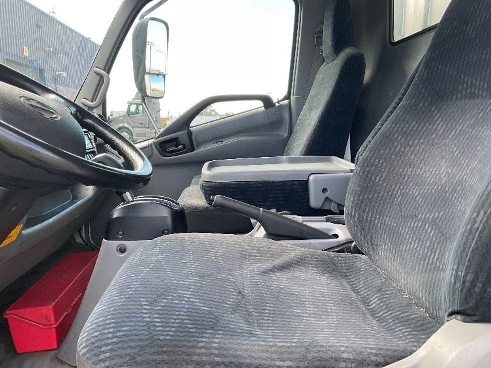 Refrigerated Truck-Light and Medium Duty Trucks-Hino-2020-195-Saint Laurent-PQ-104,921\n\t\tkm-$ 78,500 - Image 18