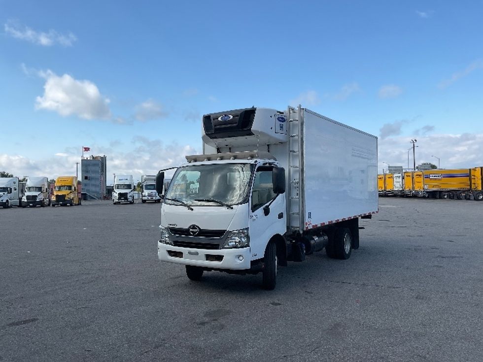 Refrigerated Truck-Light and Medium Duty Trucks-Hino-2020-195-Saint Laurent-PQ-104,921\n\t\tkm-$ 78,500 - Image 3