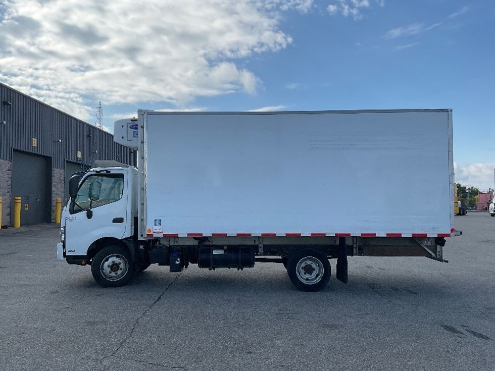 Refrigerated Truck-Light and Medium Duty Trucks-Hino-2020-195-Saint Laurent-PQ-104,921\n\t\tkm-$ 78,500 - Image 4