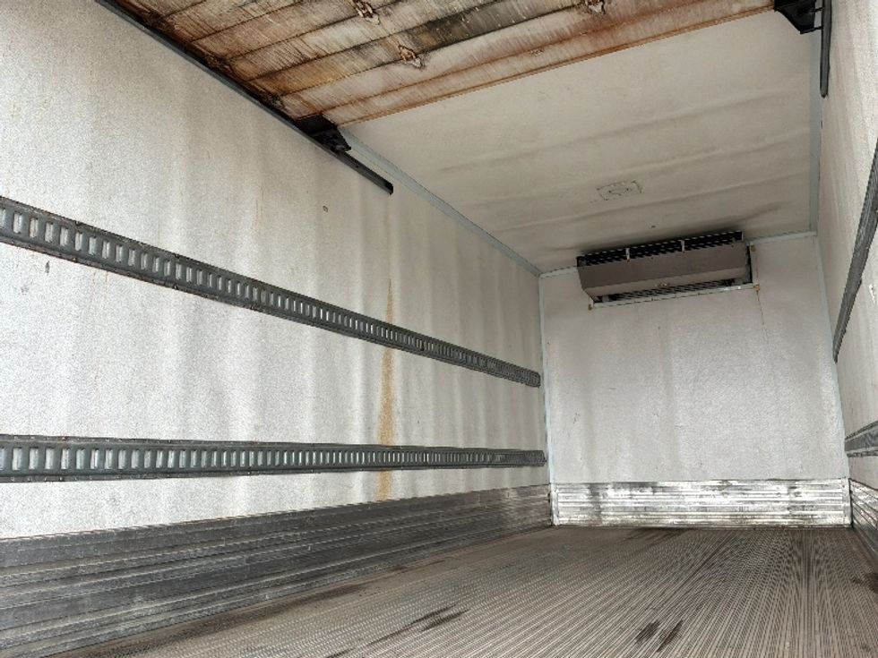 Refrigerated Truck-Light and Medium Duty Trucks-Hino-2020-195-Saint Laurent-PQ-110,053\n\t\tkm-$ 64,000 - Image 11