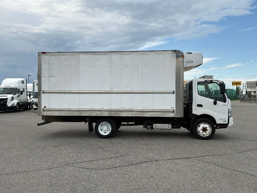 Refrigerated Truck-Light and Medium Duty Trucks-Hino-2020-195-Saint Laurent-PQ-110,053\n\t\tkm-$ 64,000 - Image 15
