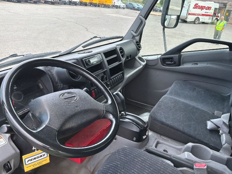 Refrigerated Truck-Light and Medium Duty Trucks-Hino-2020-195-Saint Laurent-PQ-110,053\n\t\tkm-$ 64,000 - Image 17