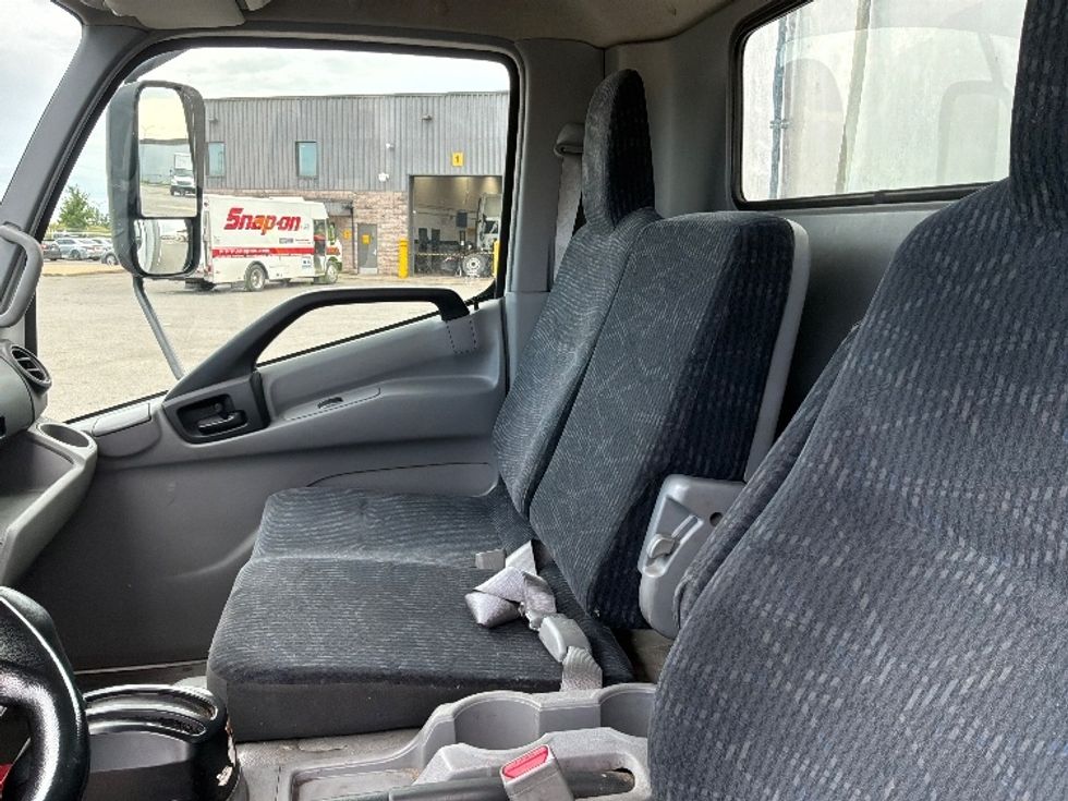 Refrigerated Truck-Light and Medium Duty Trucks-Hino-2020-195-Saint Laurent-PQ-110,053\n\t\tkm-$ 64,000 - Image 19